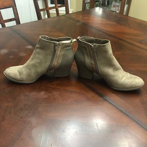 ⭐️Faded Glory Taupe Ankle Boot Great Condition